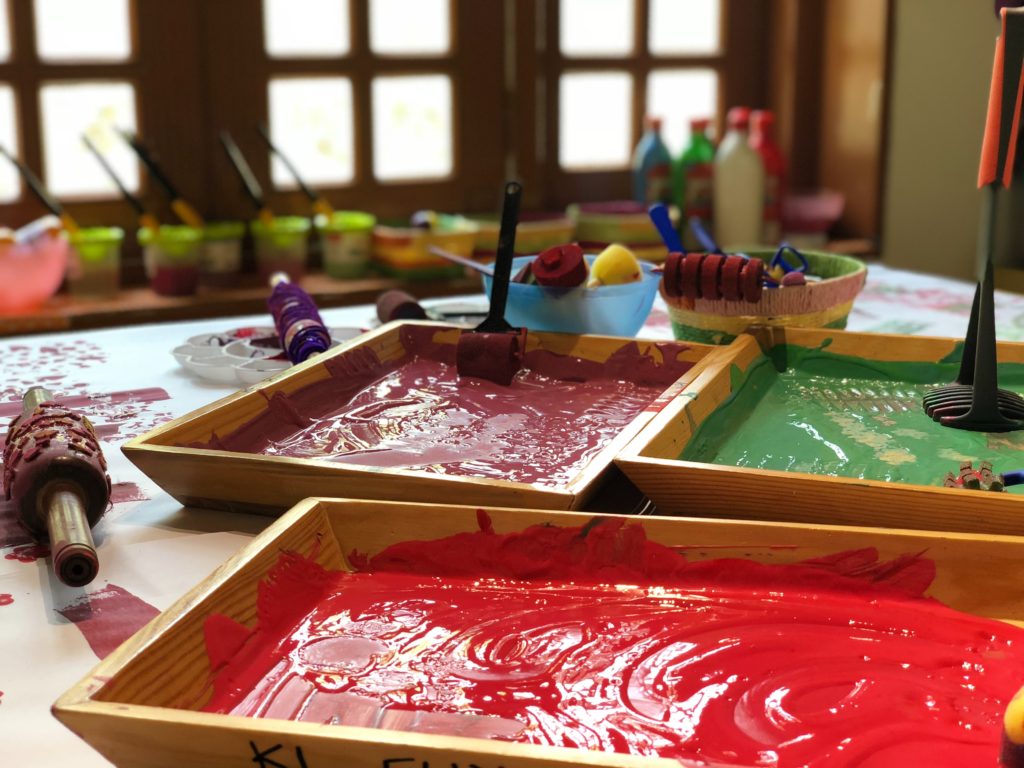 Peinture et fournitures pour enfant/Paint and supplies for children